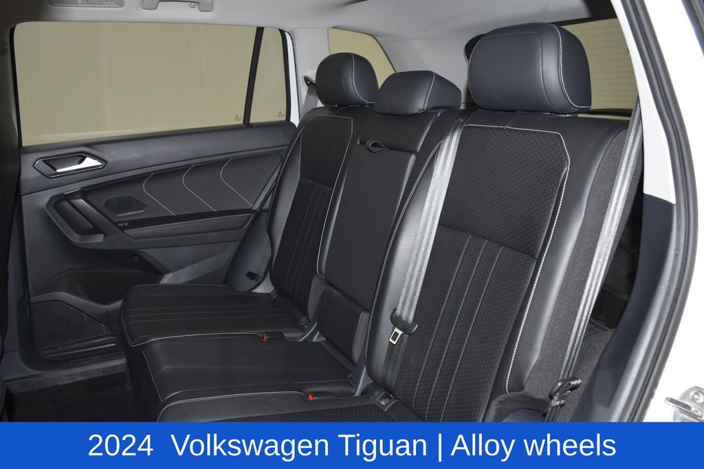 Used 2024 Volkswagen Tiguan SE AWD/4WD image 29