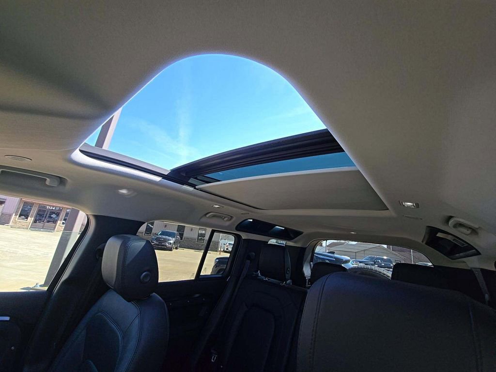 Used 2024 Land Rover Defender 110 S image 8