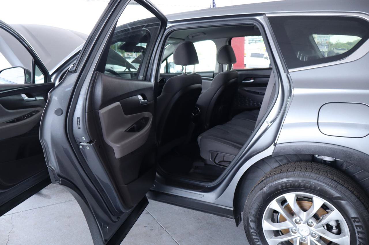 Used 2020 Hyundai Santa Fe SE image 29
