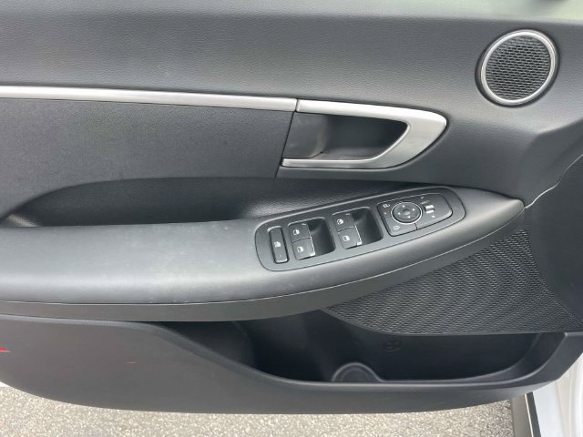 Certified 2025 Hyundai Sonata SE FWD image 17