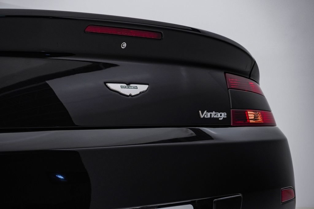 Used 2007 Aston Martin V8 Vantage Coupe RWD image 12