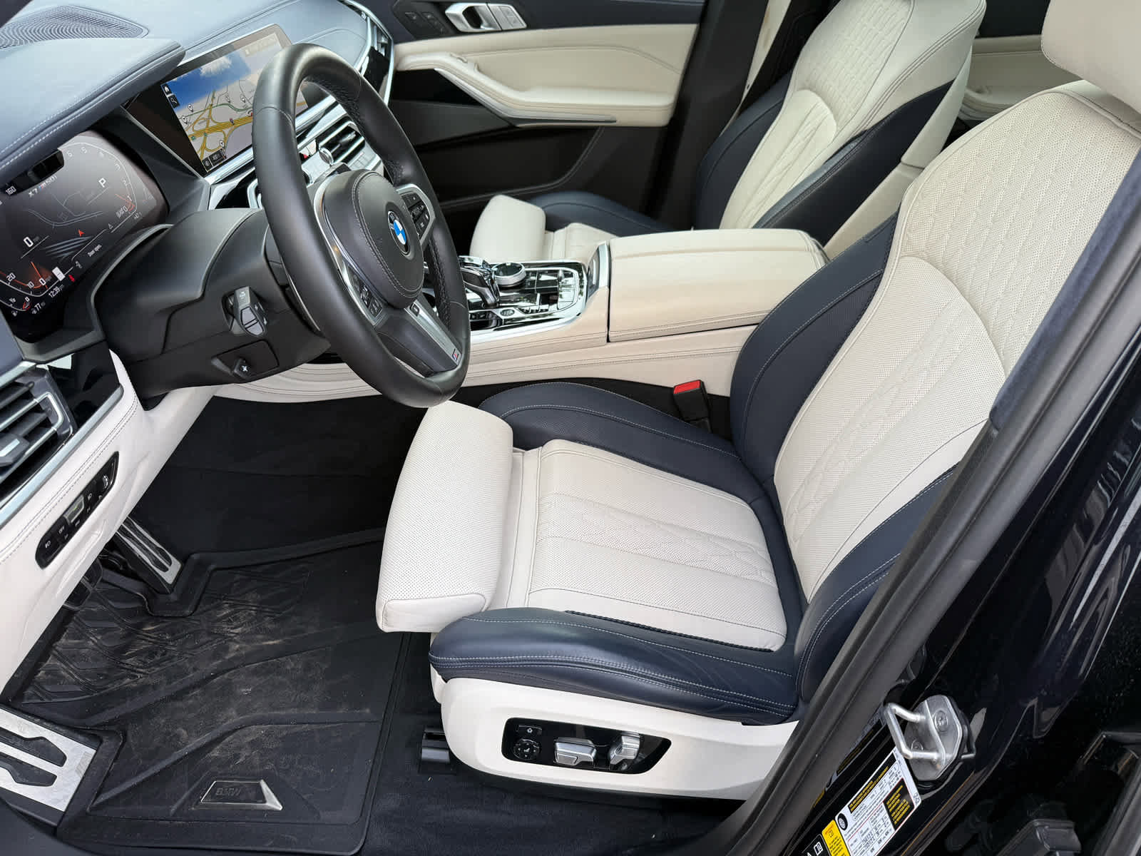 Used 2022 BMW X7 M50i image 10