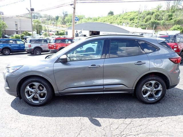 Used 2023 Ford Escape ST-Line w/ Tech Pack #1 AWD/4WD image 2
