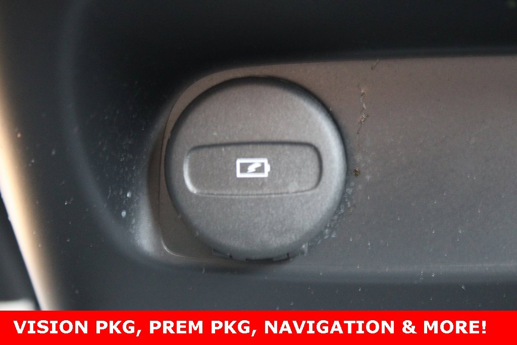 Used 2019 Volvo XC40 T5 Momentum image 23