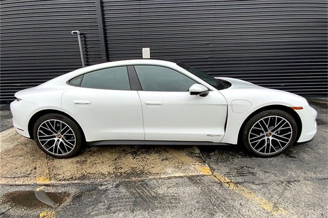 Used 2022 Porsche Taycan image 11