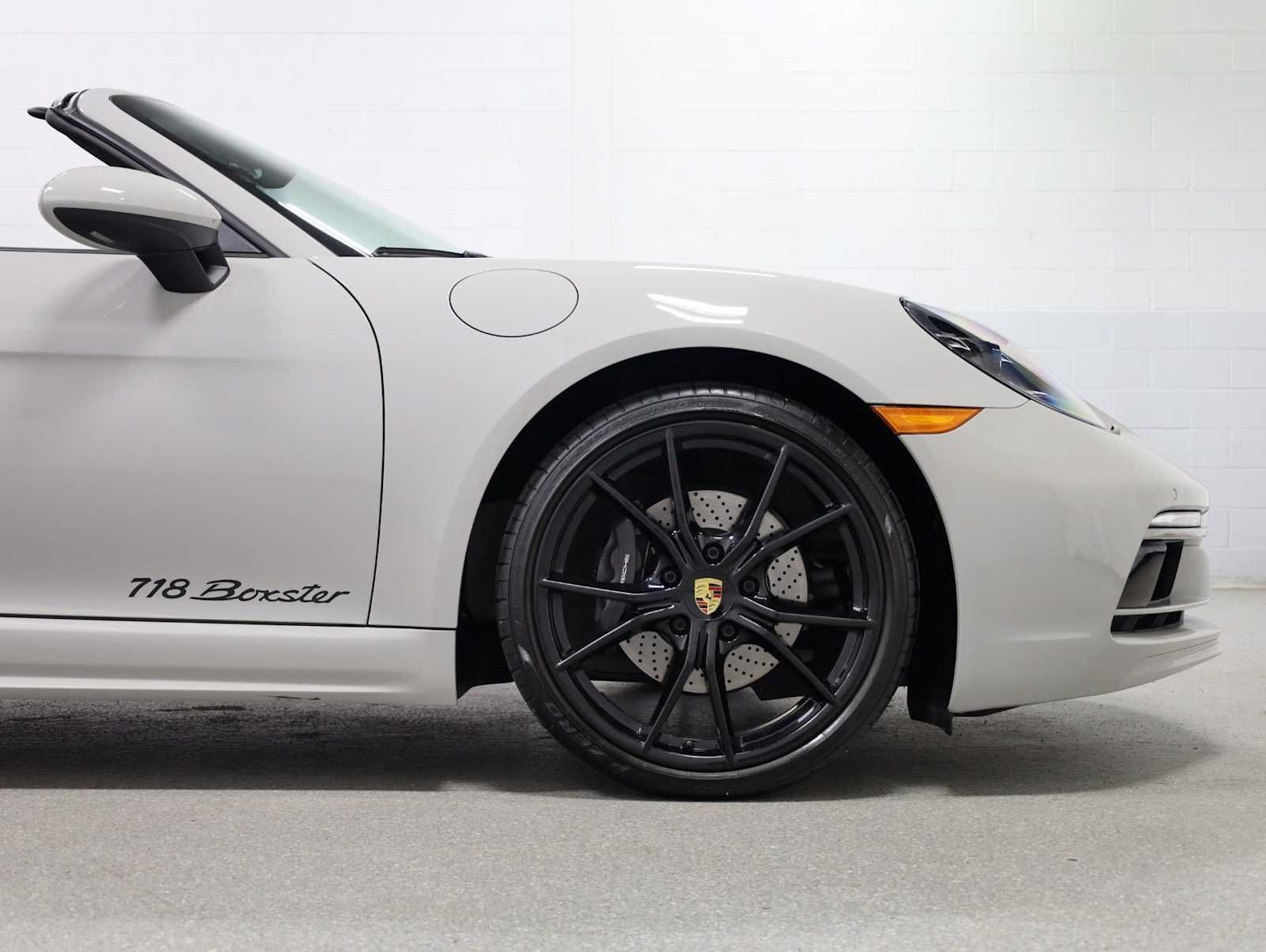 Used 2025 Porsche 718 Boxster RWD image 11
