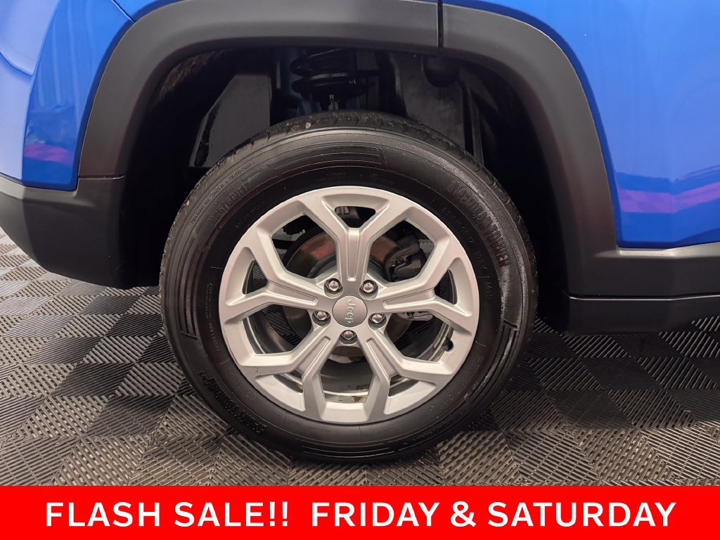 Used 2024 Jeep Compass Latitude AWD/4WD image 18
