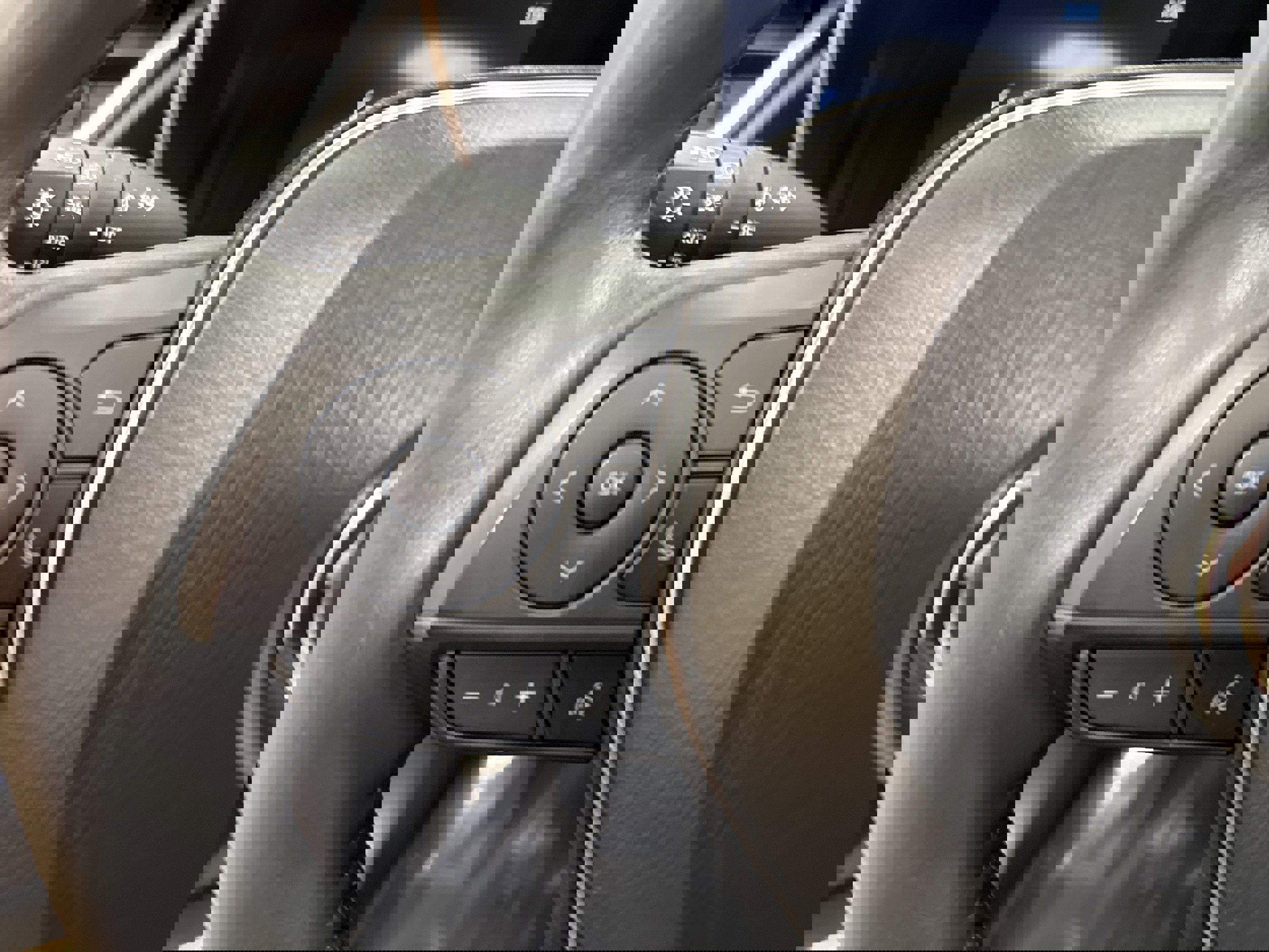 Used 2024 Toyota Corolla Cross XLE w/ Convenience Package image 32