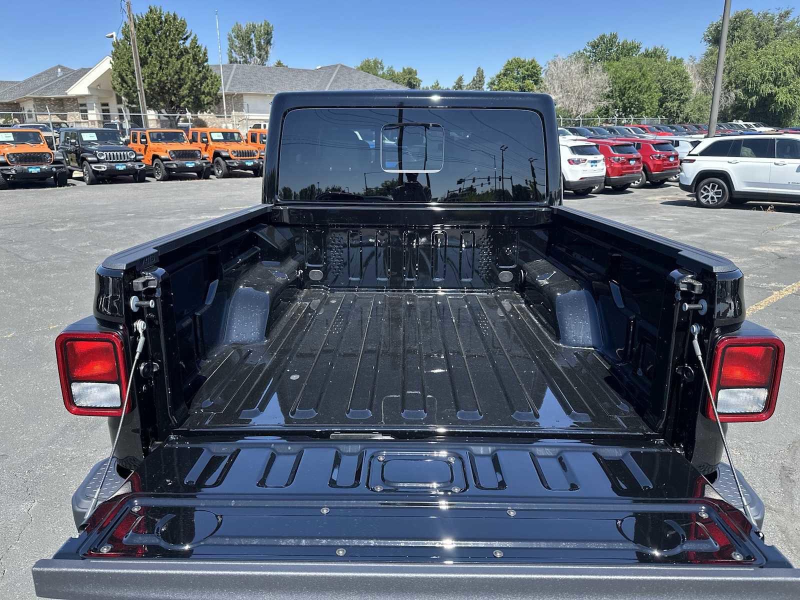 New 2025 Jeep Gladiator Sport image 19