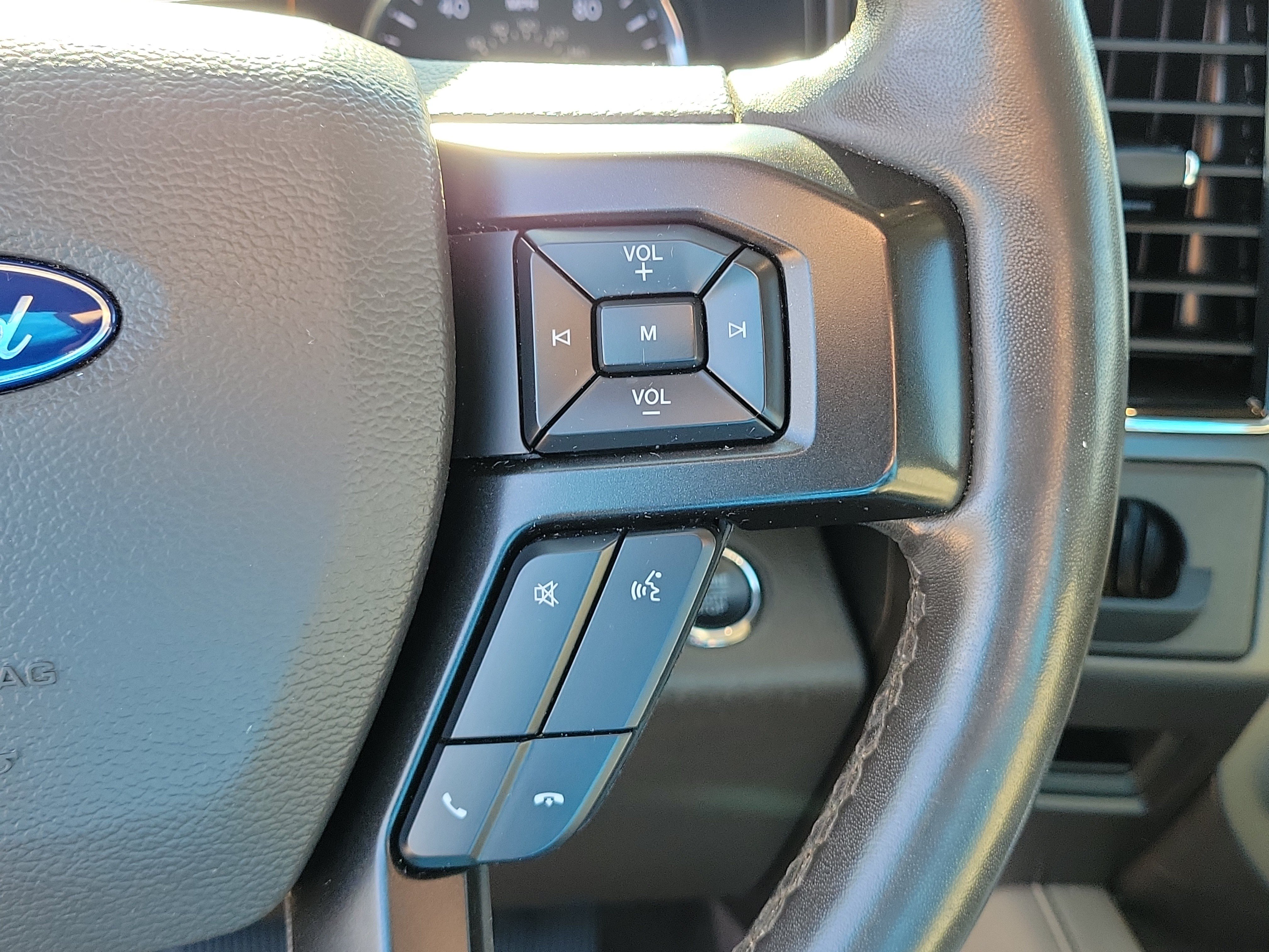 Used 2019 Ford Expedition Limited w/ Equipment Group 301A AWD/4WD image 24