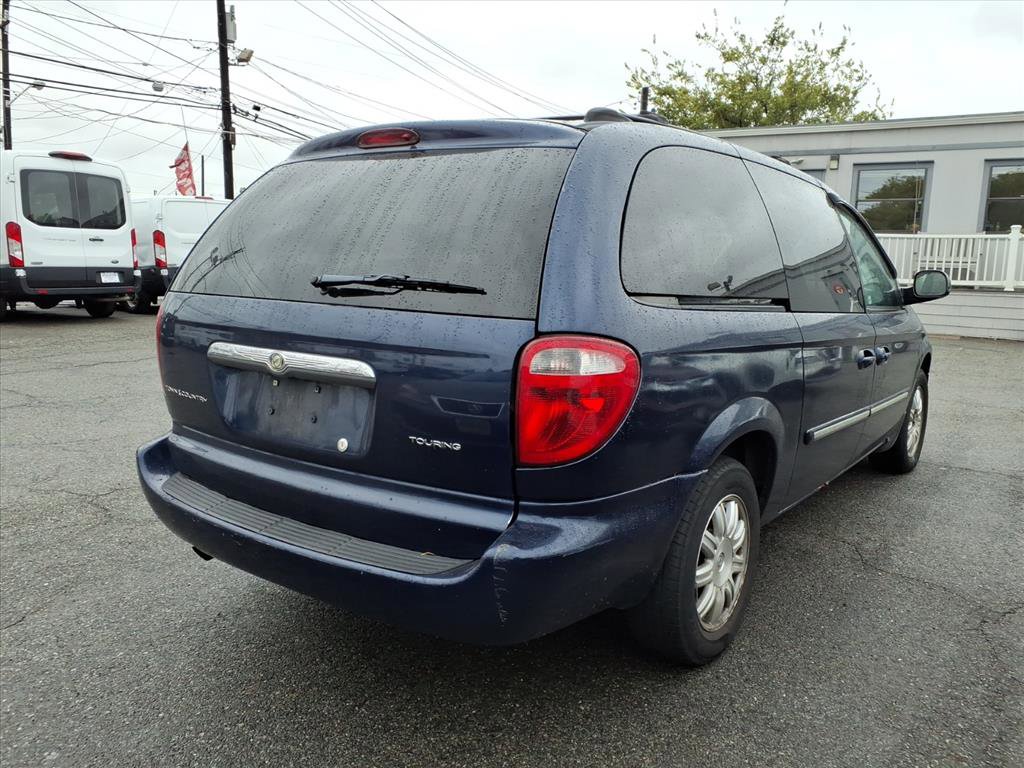Used 2005 Chrysler Town & Country Touring w/ Leather Interior Group image 6
