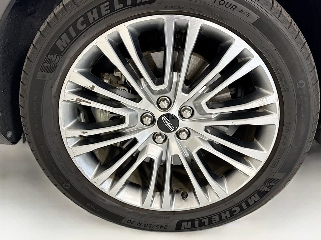 Used 2017 Lincoln MKX Reserve w/ Driver Assistance Package FWD image 30