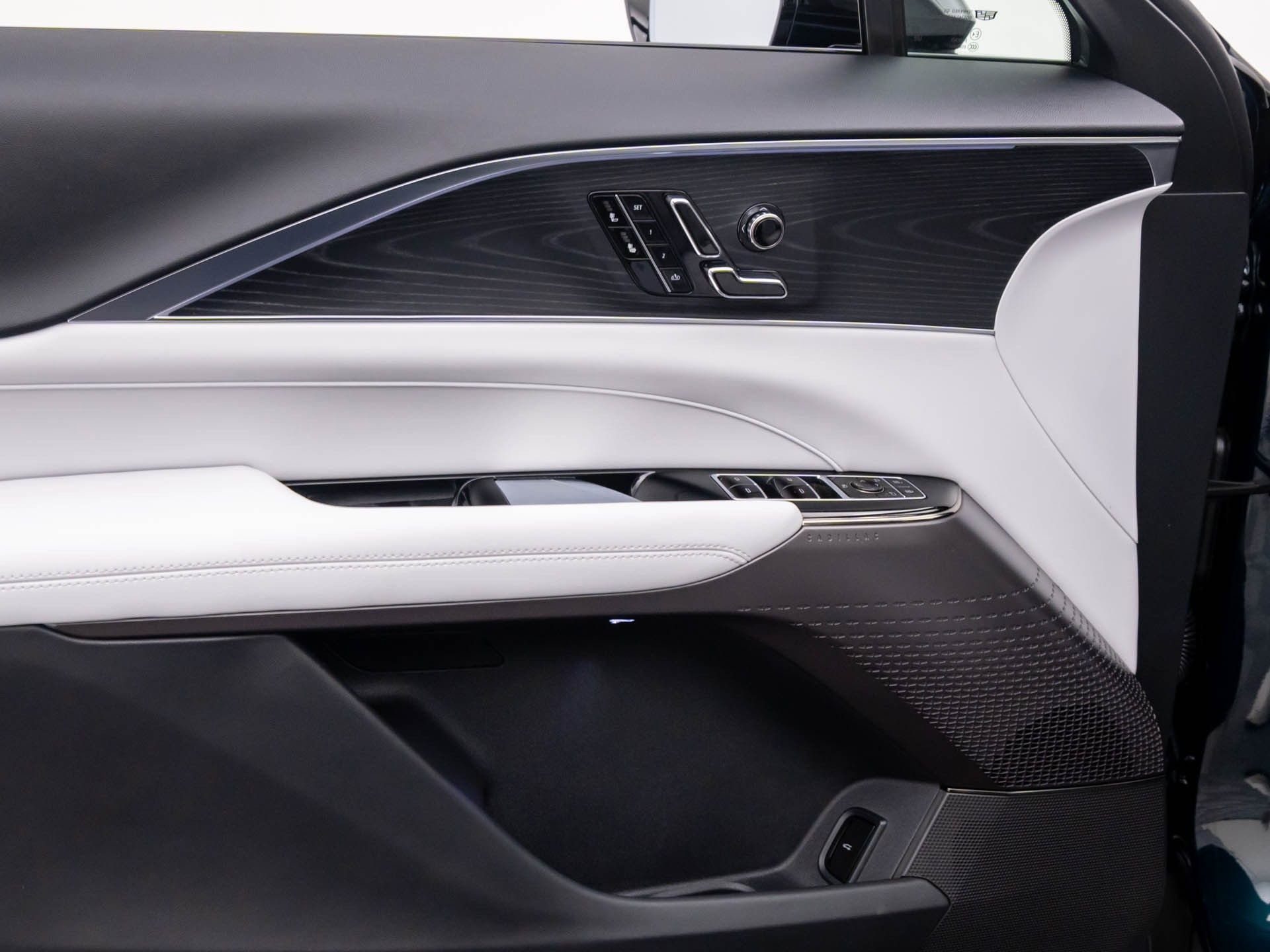 New 2026 Cadillac Lyriq Luxury image 14