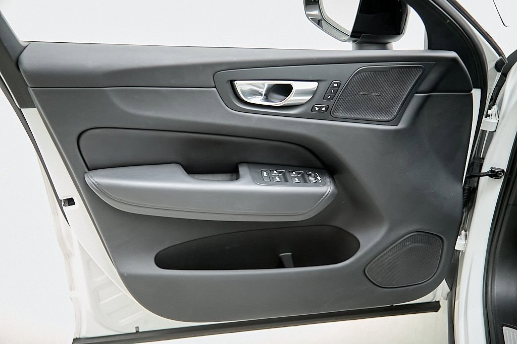 Certified 2023 Volvo XC60 B5 Plus w/ Protection Package Premier image 10