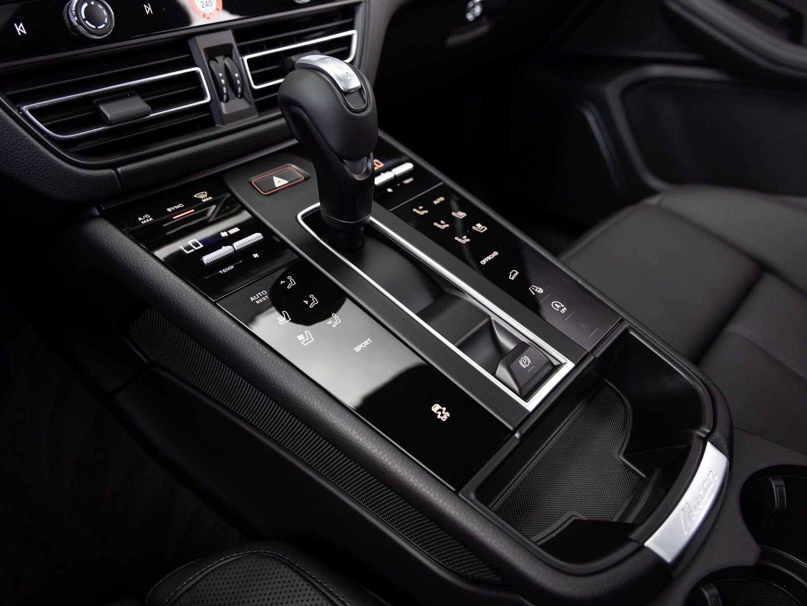 Certified 2026 Porsche Macan image 17