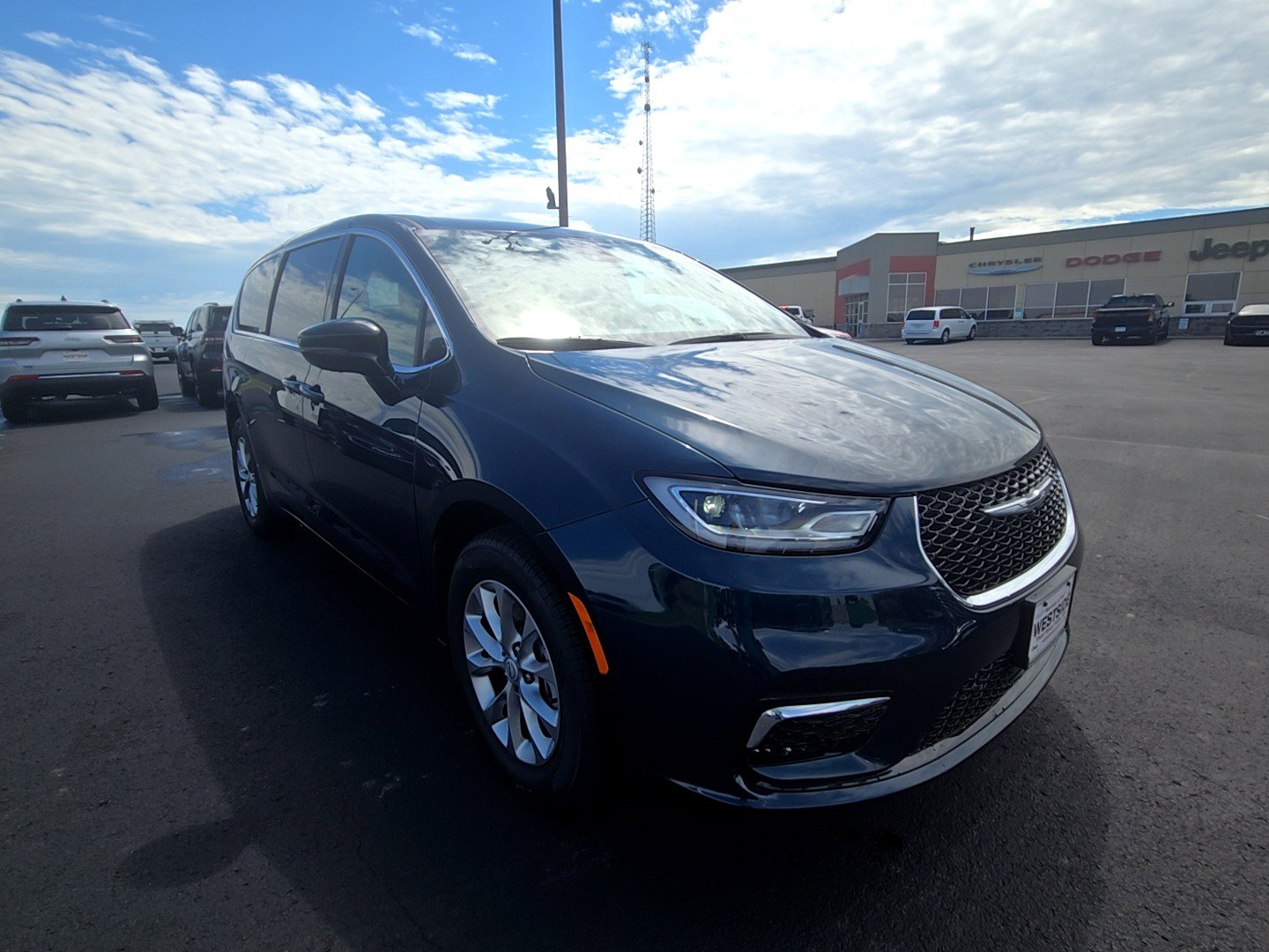 New 2025 Chrysler Pacifica Select image 3