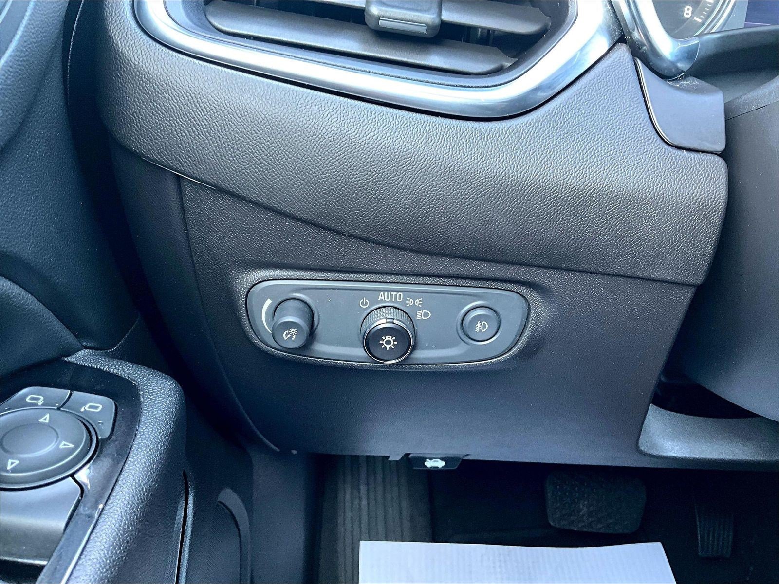 Used 2023 Chevrolet Equinox Premier FWD image 38
