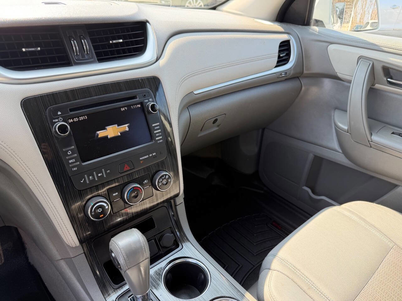 Used 2017 Chevrolet Traverse LT FWD image 17