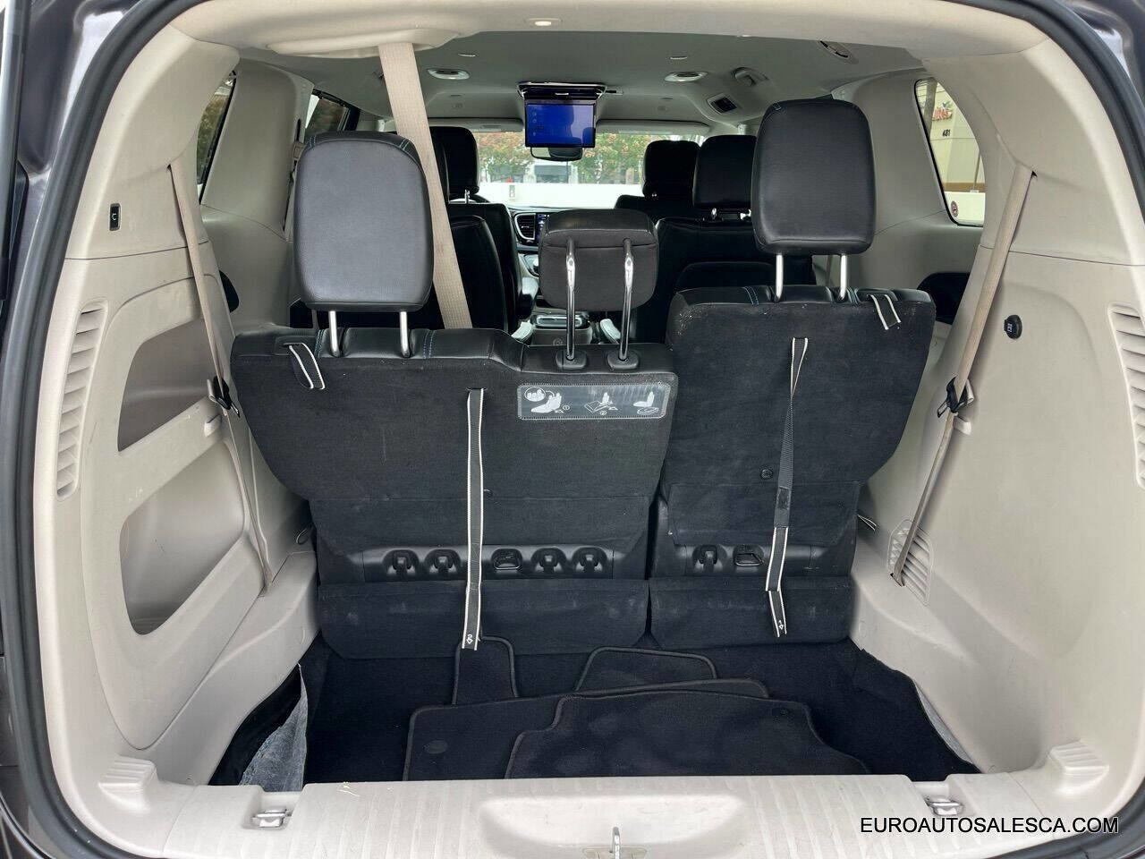 Used 2021 Chrysler Pacifica Touring-L image 26