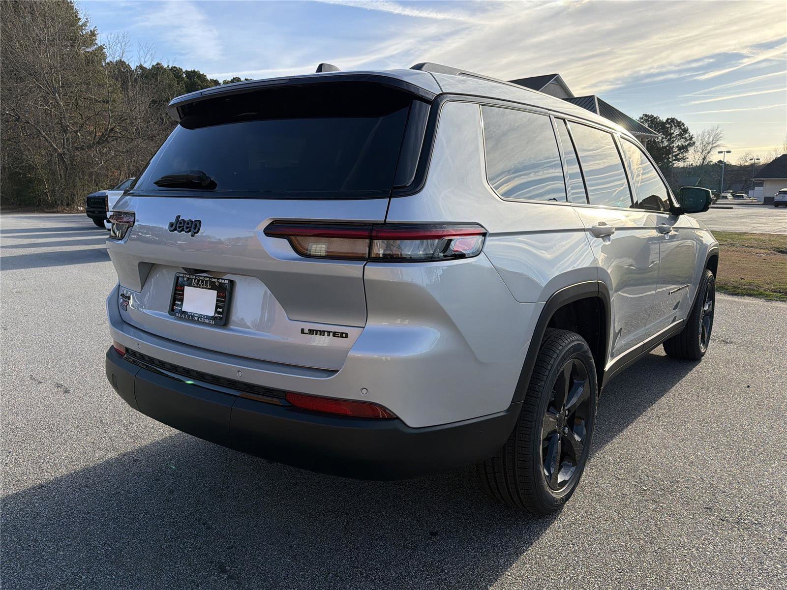 New 2025 Jeep Grand Cherokee L Limited w/ Black Appearance Package image 6