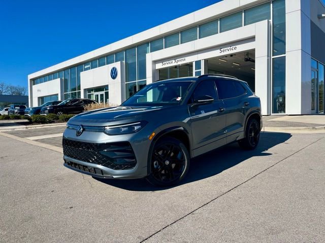 New 2026 Volkswagen Tiguan SE R-Line AWD/4WD image 1