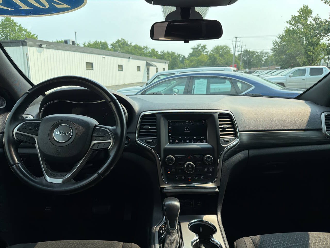 Used 2019 Jeep Grand Cherokee Laredo AWD/4WD image 19