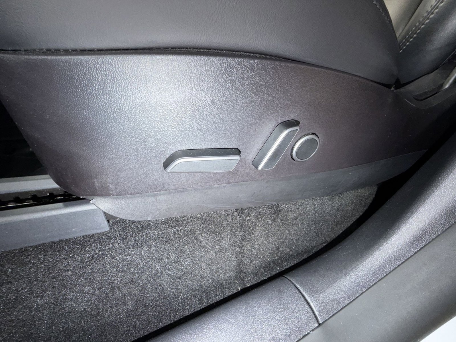 Used 2021 Tesla Model Y Performance image 14