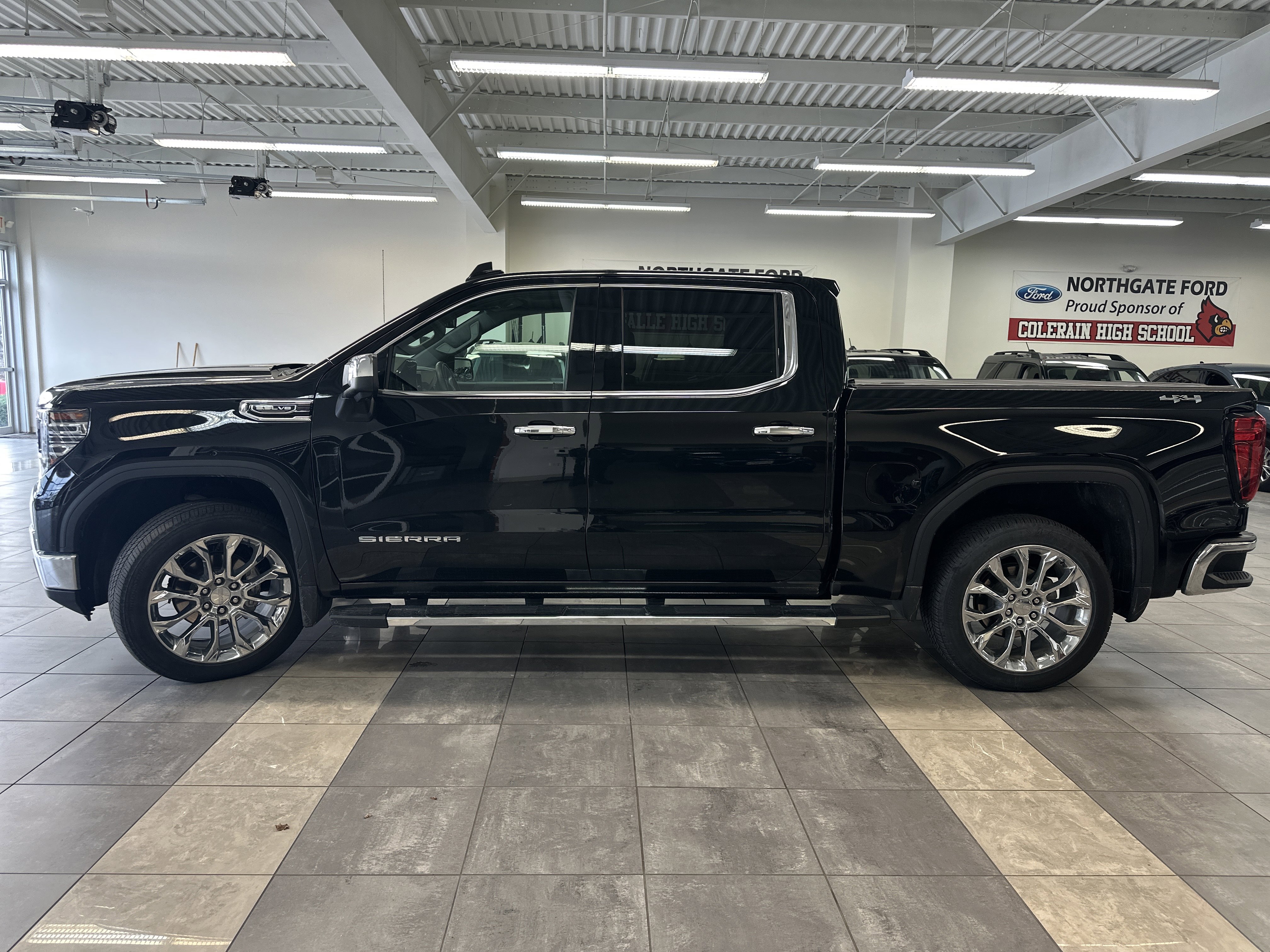 Used 2024 GMC Sierra 1500 SLT w/ SLT Premium Plus Package image 16