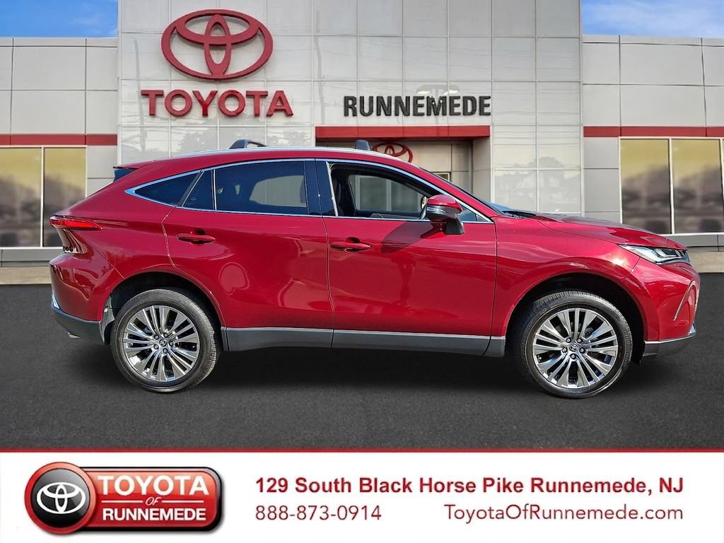 Certified 2024 Toyota Venza XLE AWD/4WD image 7
