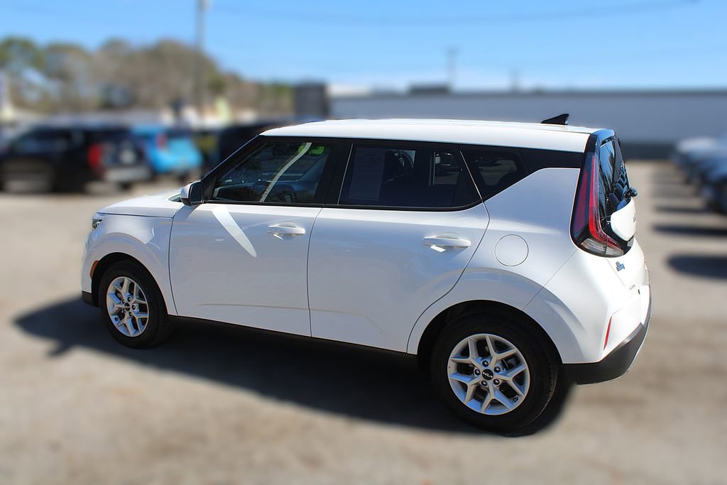 Certified 2025 Kia Soul LX image 13