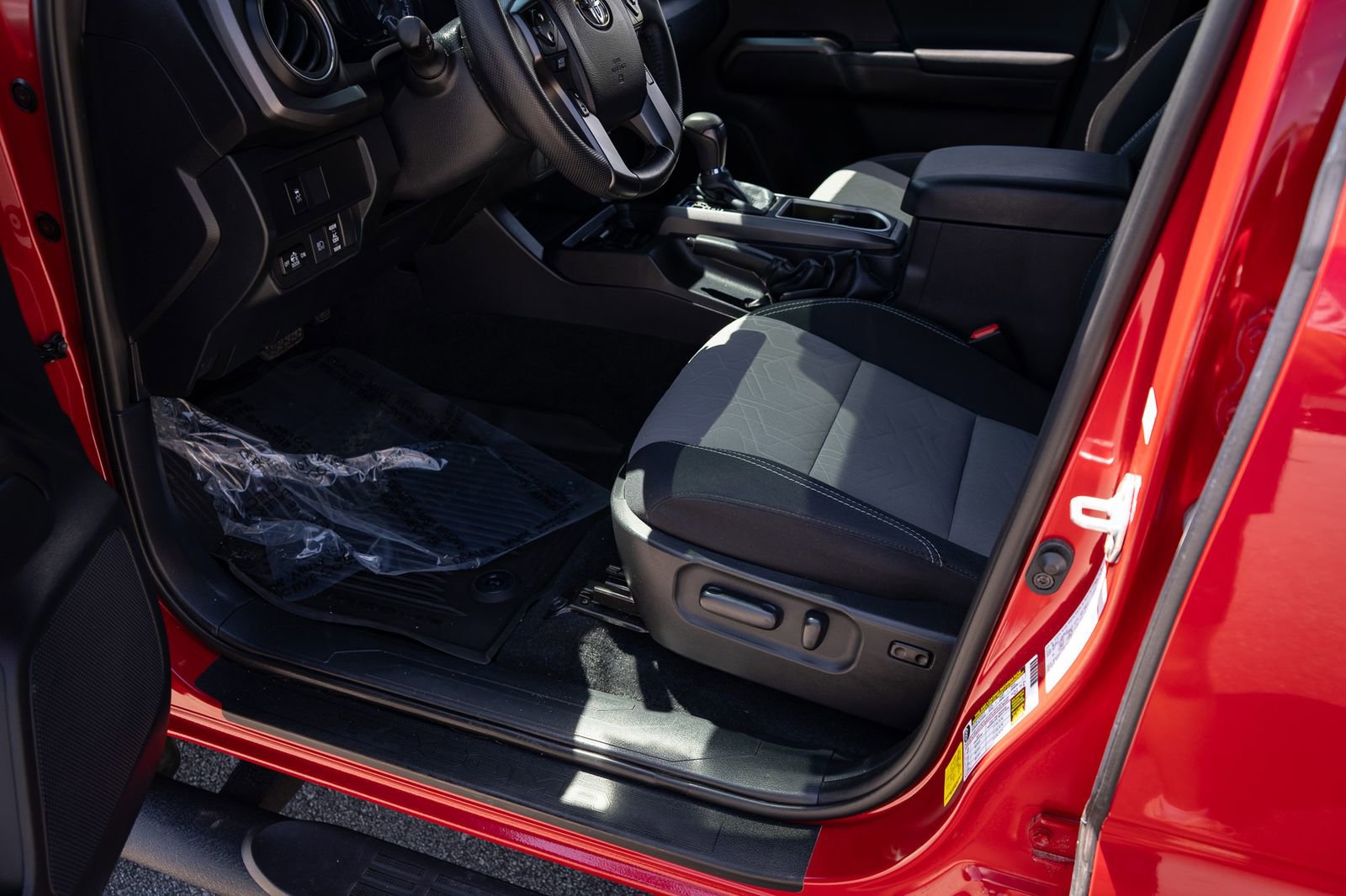 Used 2021 Toyota Tacoma TRD Off-Road AWD/4WD image 17