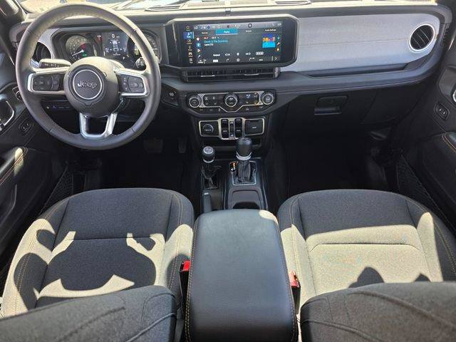 Used 2025 Jeep Wrangler Unlimited Sahara AWD/4WD image 15