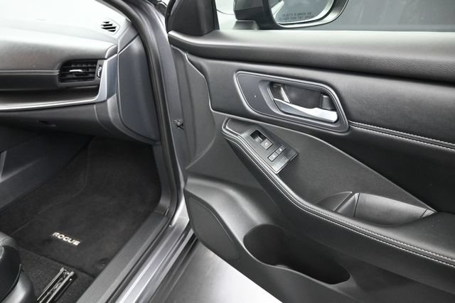 Used 2024 Nissan Rogue SV w/ SV Premium Package FWD image 32