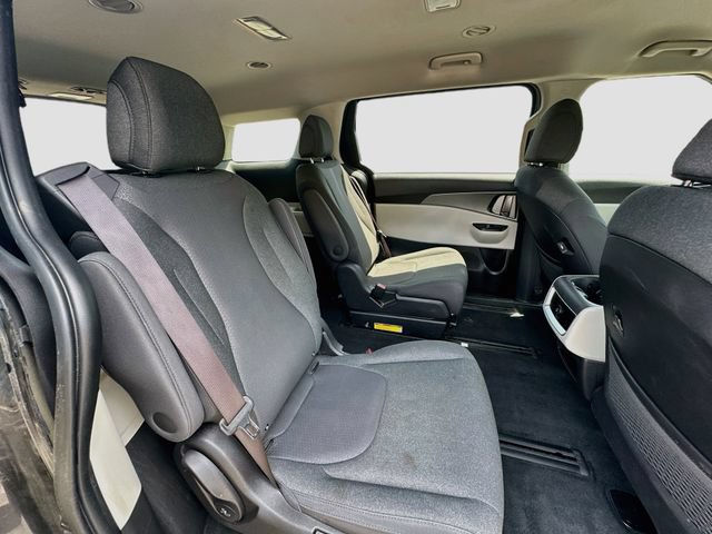 Used 2022 Kia Carnival LX FWD image 28