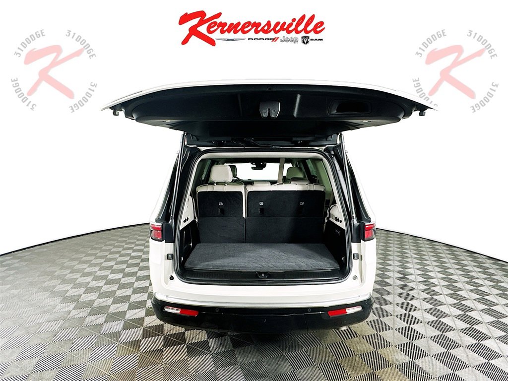 Used 2022 Jeep Wagoneer Series III w/ Premium Group I image 30