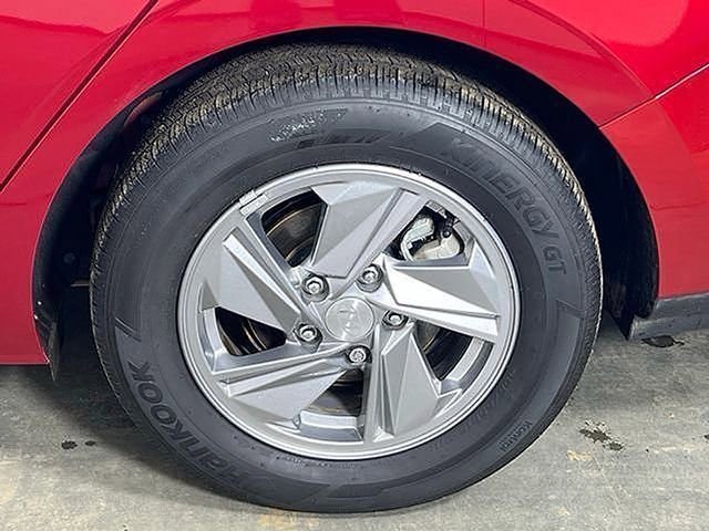 Used 2025 Hyundai Elantra SE image 34