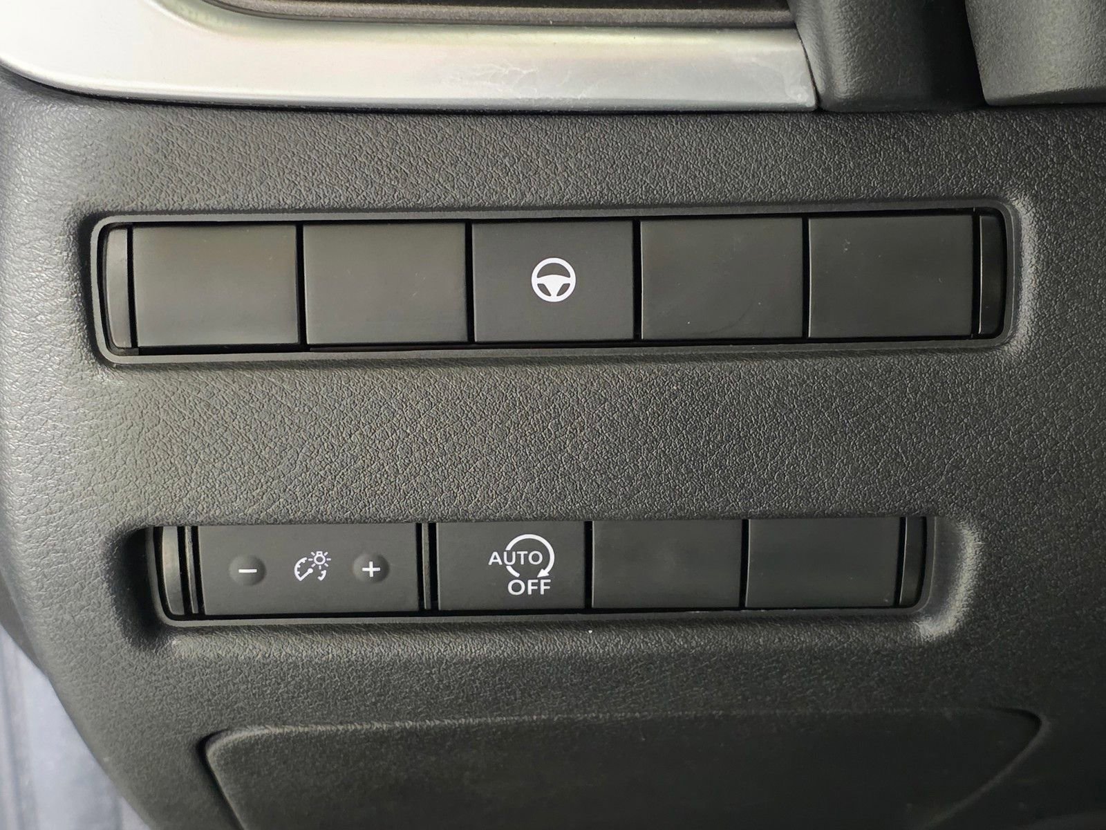Used 2023 Nissan Rogue SV AWD/4WD image 32