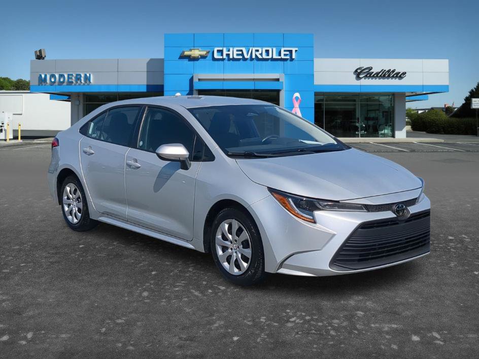 Used 2026 Toyota Corolla LE FWD image 5