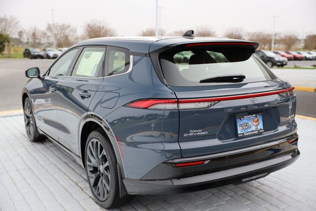 Used 2025 Toyota Crown Signia w/ Advanced Technology Package AWD/4WD image 3