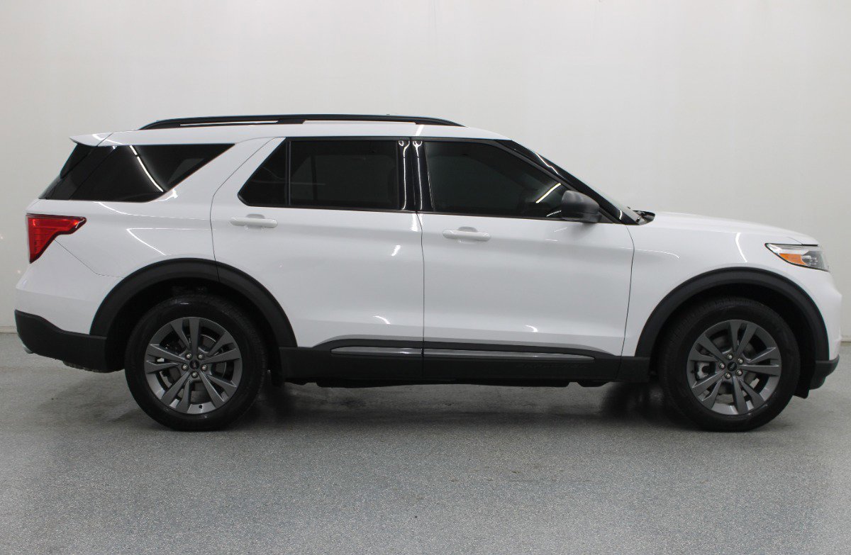 Used 2021 Ford Explorer XLT w/ Equipment Group 202A AWD/4WD image 2