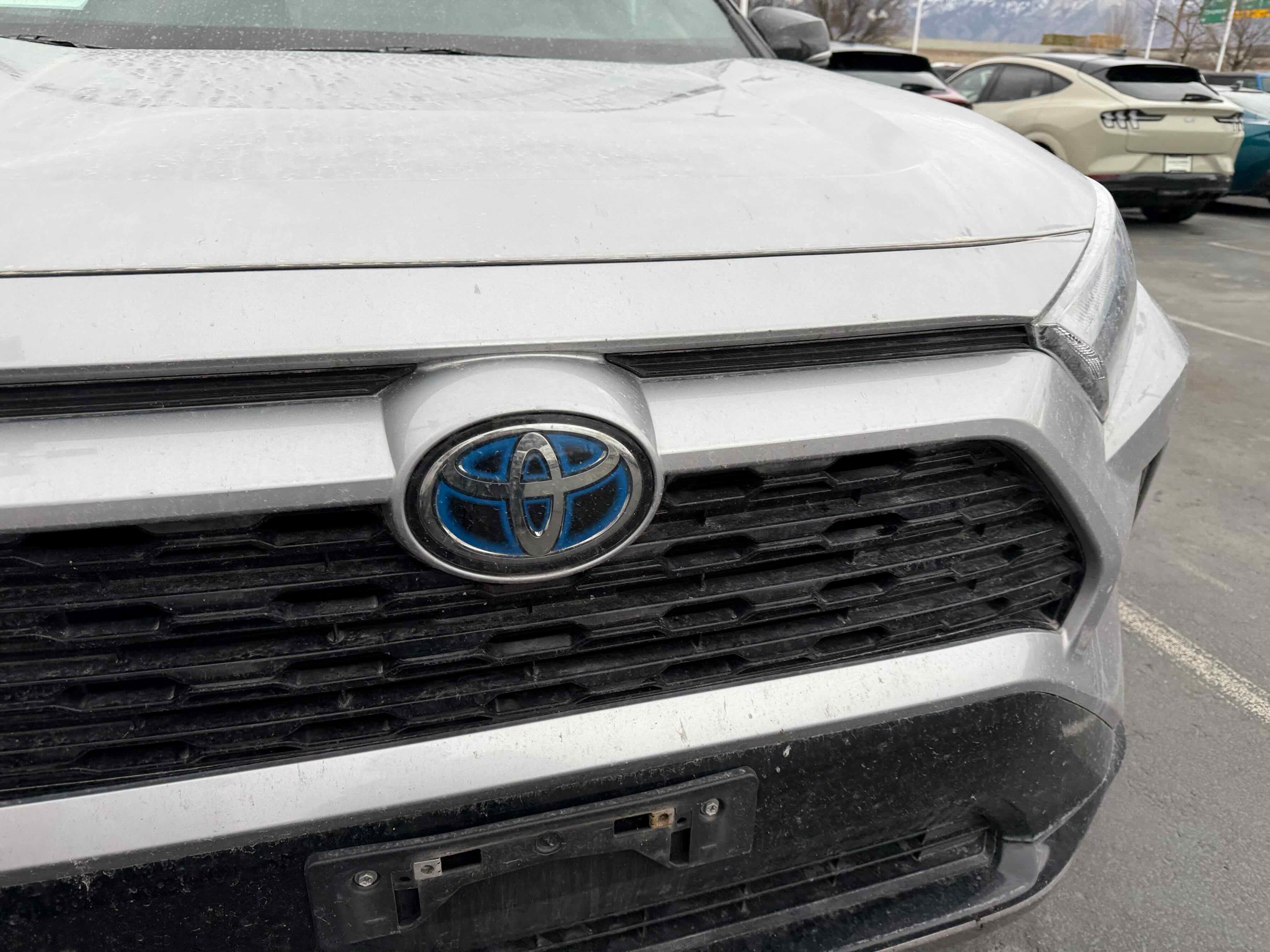 Used 2022 Toyota RAV4 XSE w/ XSE Grade Weather Package image 5