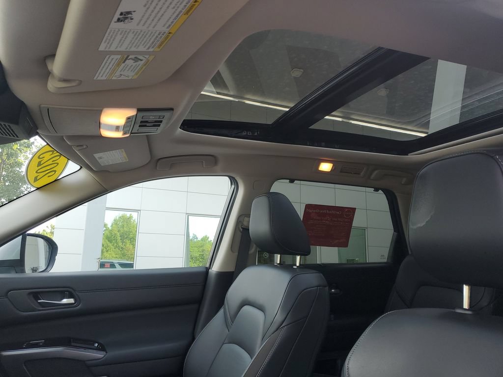 Certified 2025 Nissan Pathfinder SL w/ SL Premium Package FWD image 21