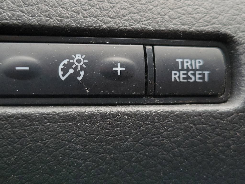 Used 2022 Nissan Rogue Sport S image 19