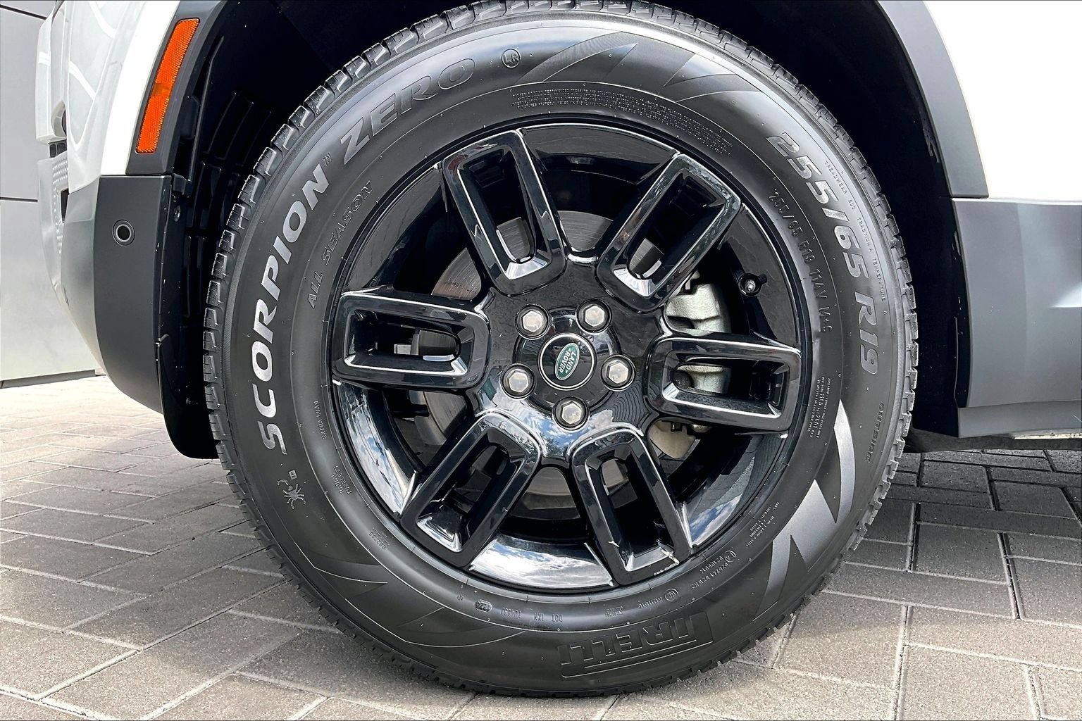 Used 2024 Land Rover Defender 110 S AWD/4WD image 9