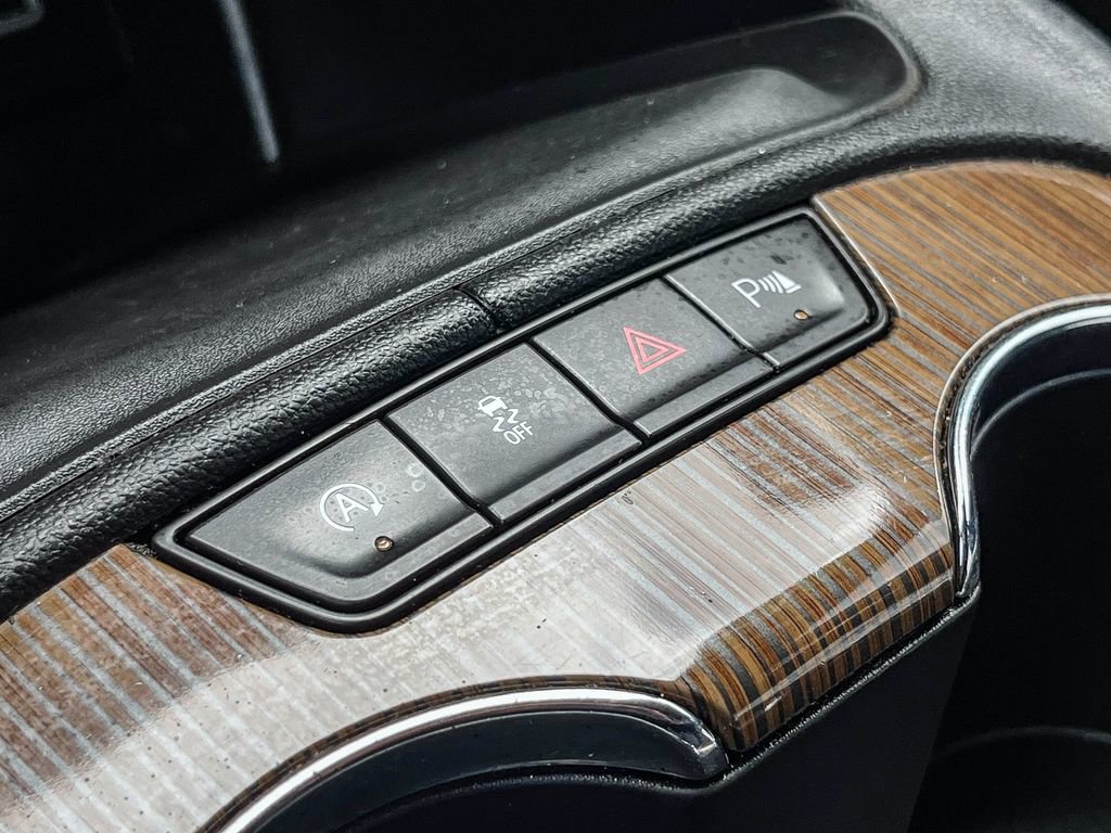 Used 2020 GMC Acadia SLE image 30