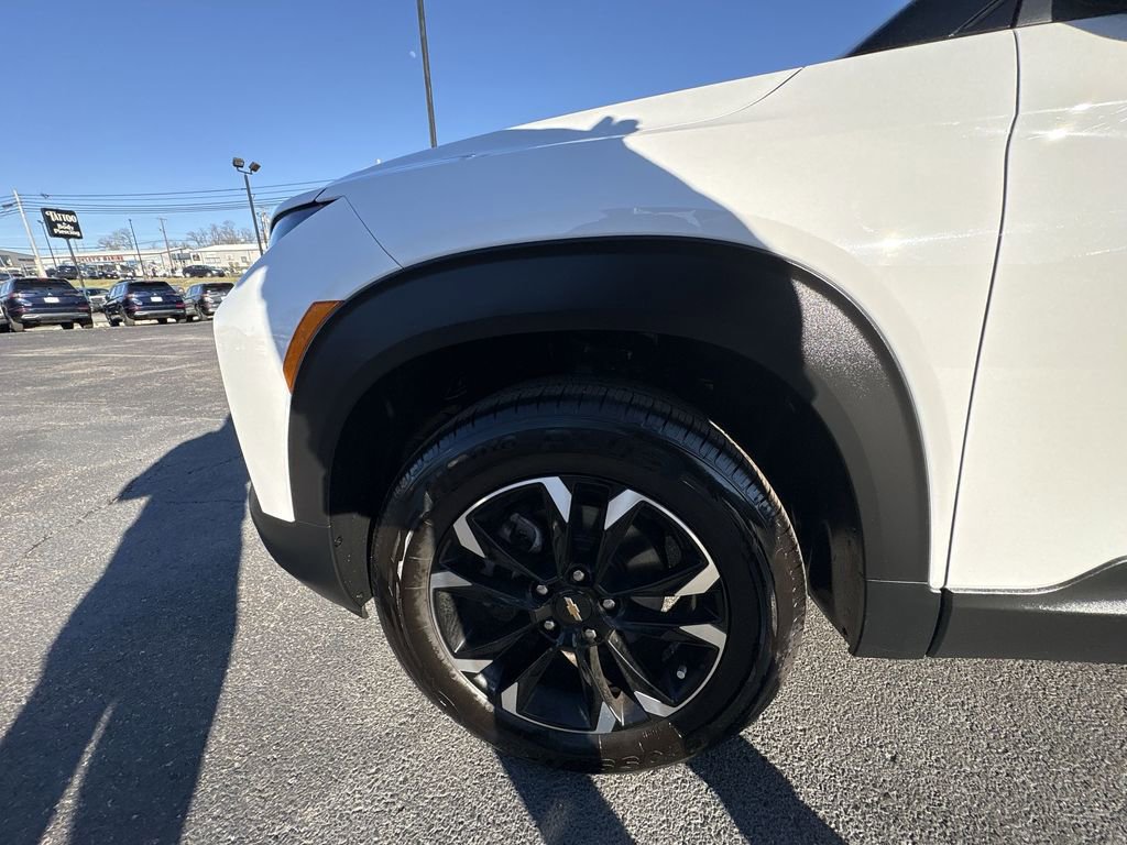 Used 2022 Chevrolet TrailBlazer LT w/ Driver Confidence Package image 17