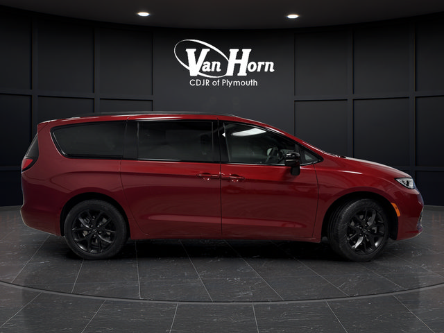 New 2026 Chrysler Pacifica Select AWD/4WD image 2