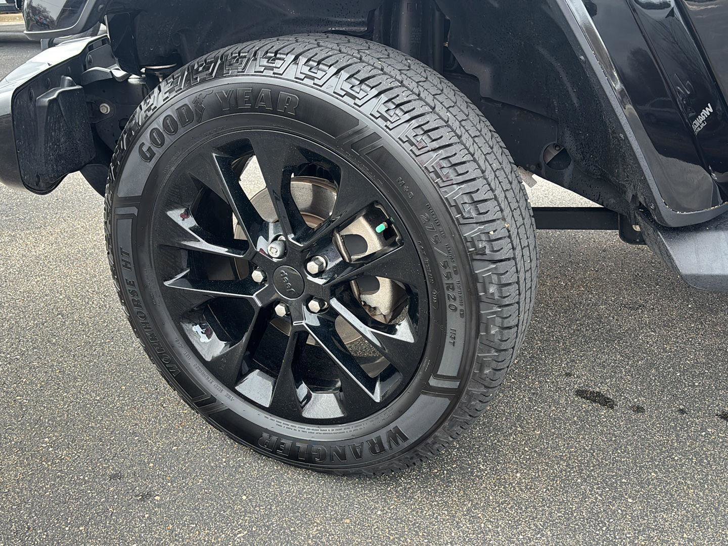 Used 2021 Jeep Wrangler Unlimited Sahara AWD/4WD image 5