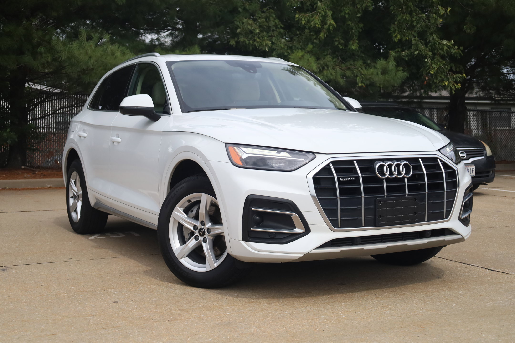 Used 2023 Audi Q5 2.0T Premium w/ Convenience Package AWD/4WD image 2