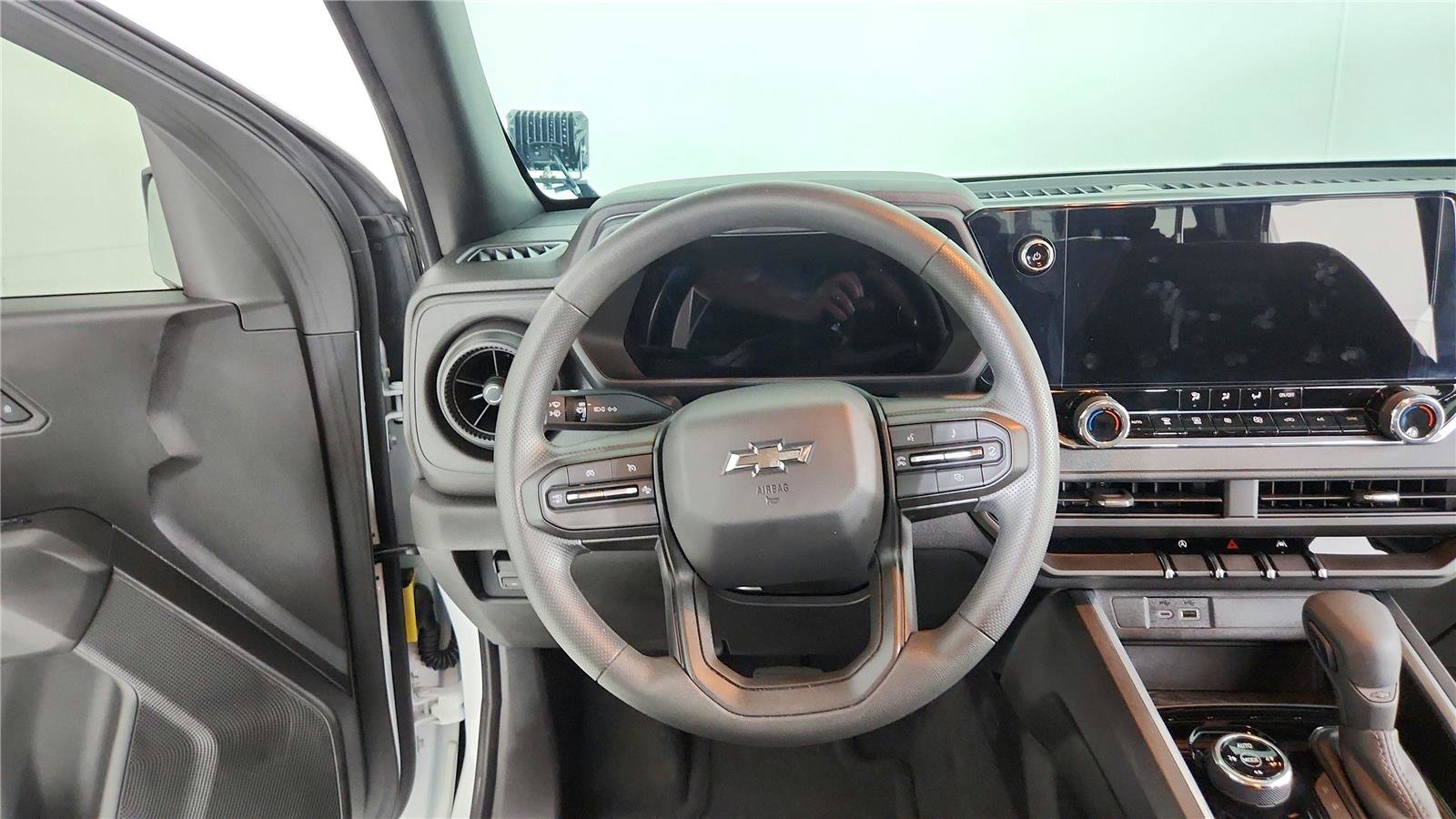 Used 2025 Chevrolet Colorado Trail Boss AWD/4WD image 13